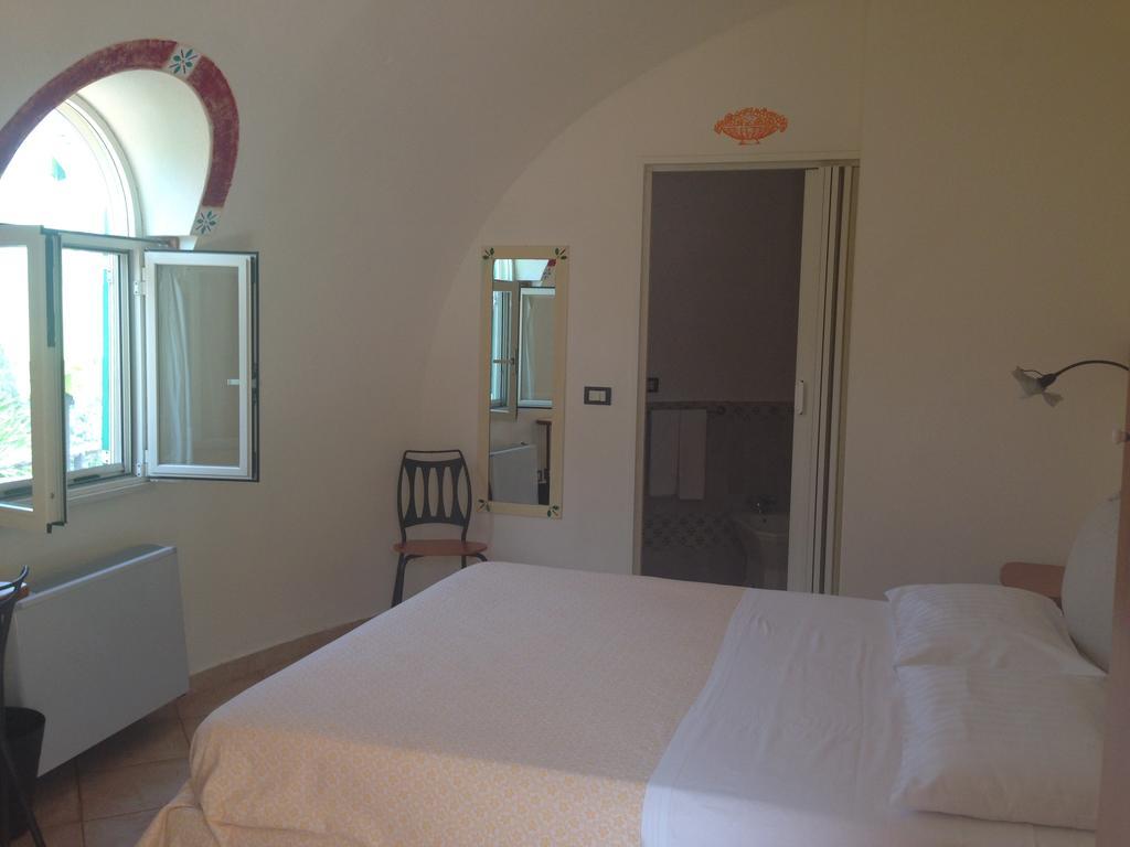 Giardino Di Sicilia Guest House Sant'Agata di Militello Room photo